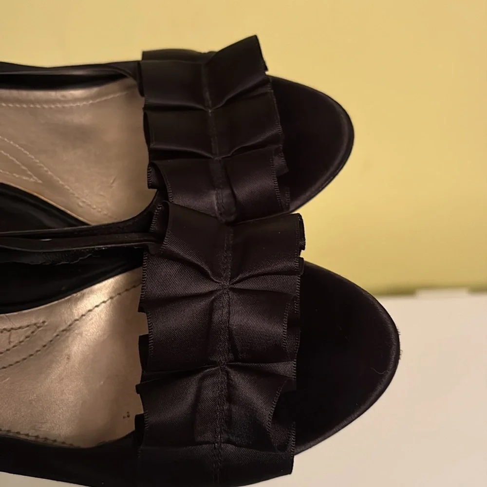 Tahari Sloan Black Satin Peep Toe Heels Size 9.5